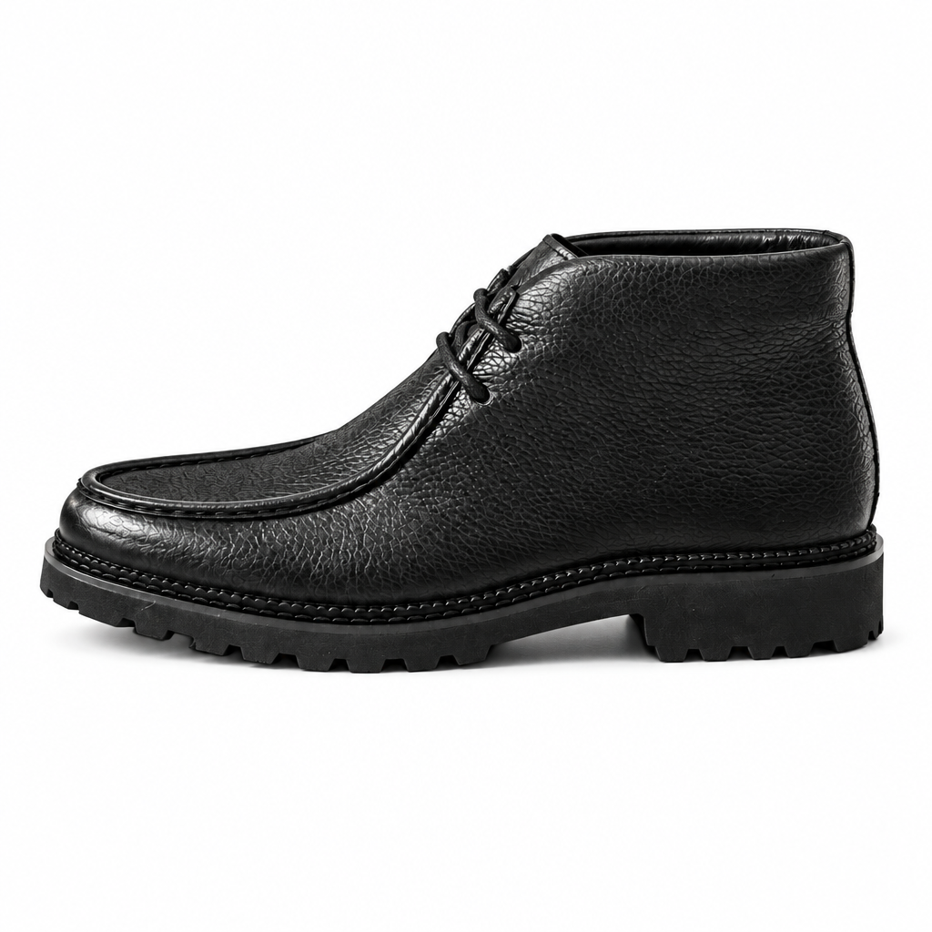 Chaussure de profil sur fond blanc