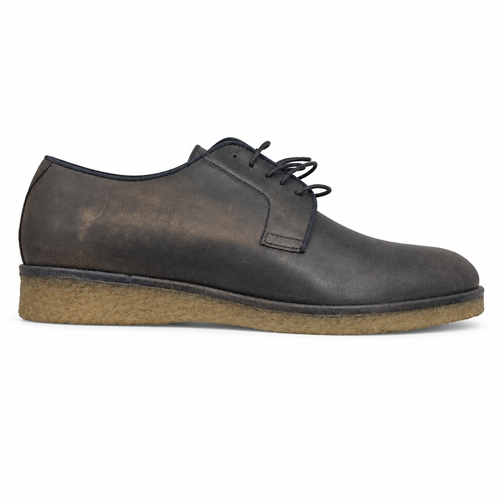 Chaussure à lacets, retouche avec nuances et patine préservées