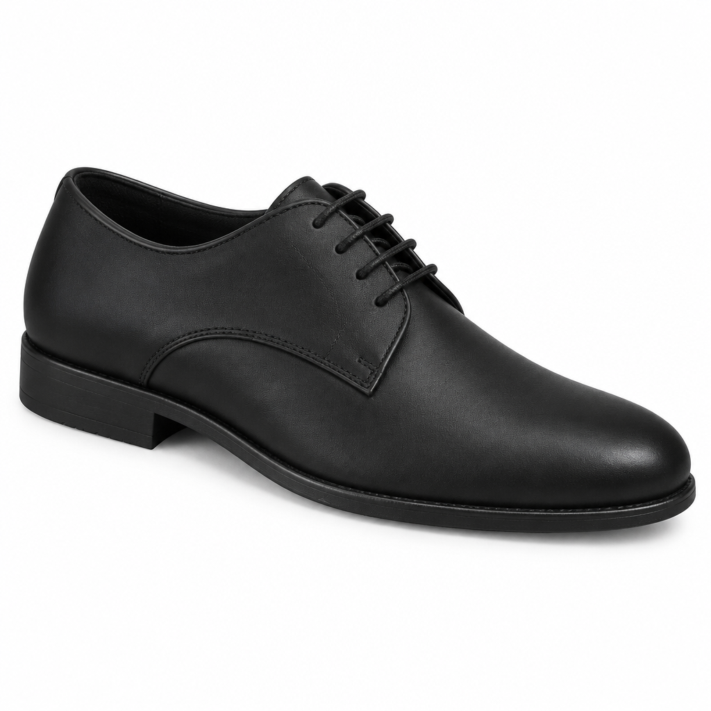 Chaussure noire, vue opposée sur fond blanc, format carré