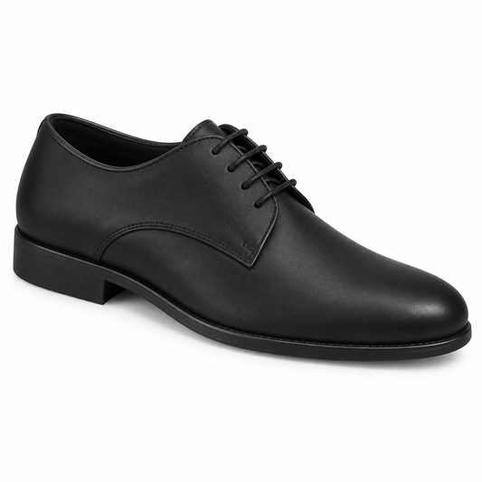 Chaussure noire, vue opposée sur fond blanc, format carré