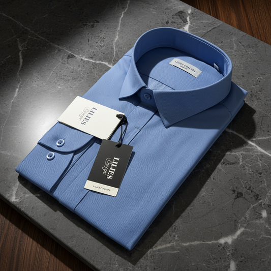 Chemise bleue LILIES Concept sur fond classe