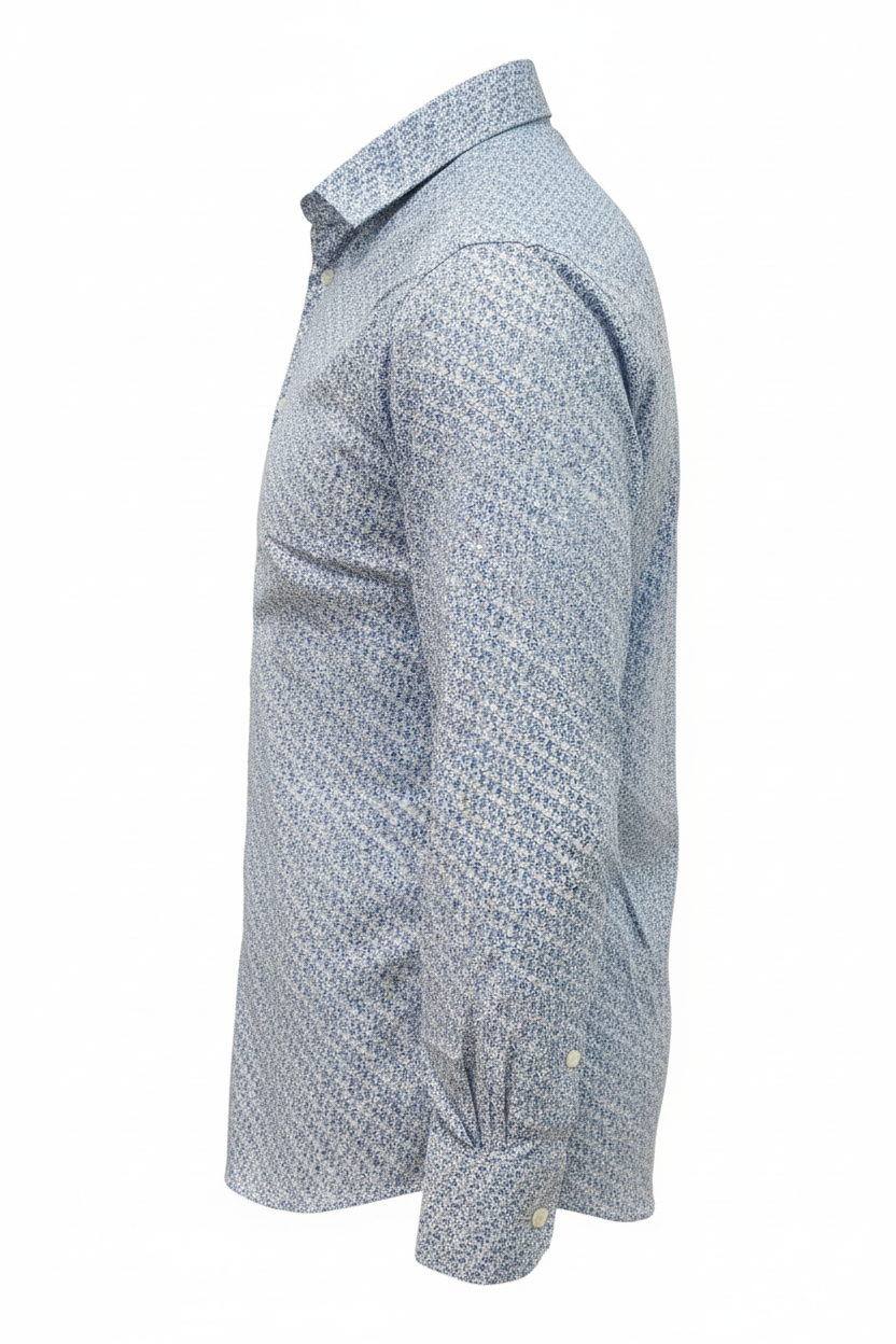 Chemise bleue vue de profil