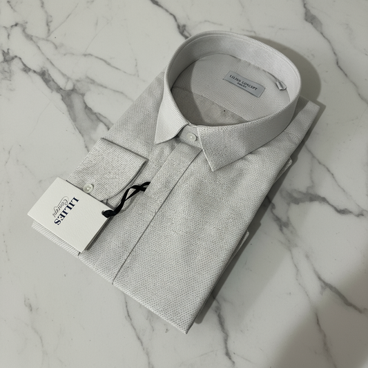 Chemise grise LILIES Concept sur fond classe