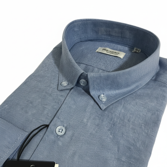 Détail col chemise bleue