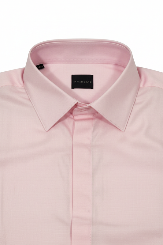 Détail col et boutonnage discret