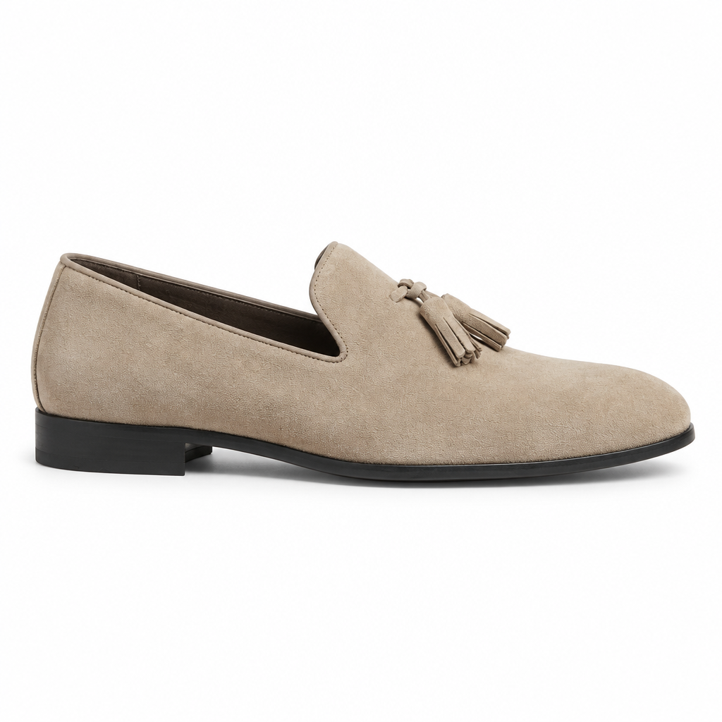 Mocassin beige à pompons, vue de profil