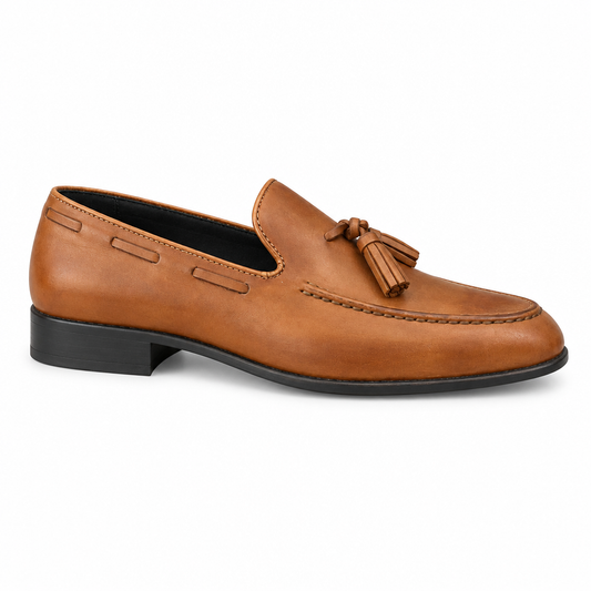 Mocassin cognac à pompons, vue de profil