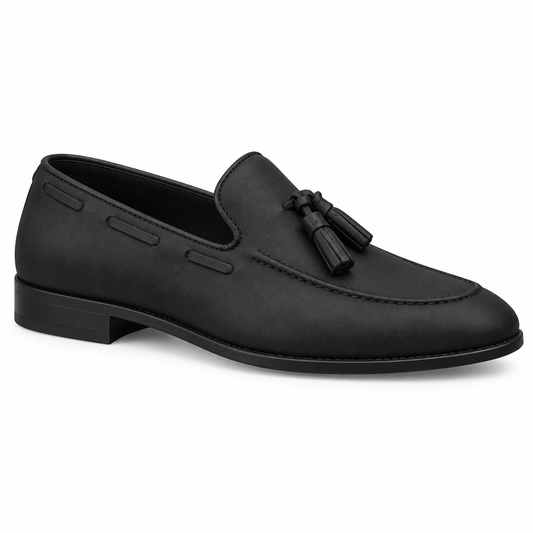 Mocassin noir à pompons, vue de profil