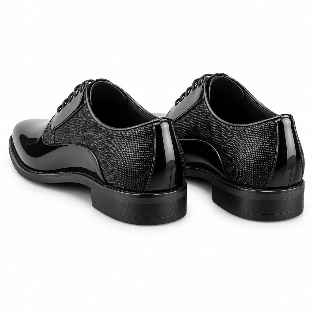 Paire de chaussures noires vue de l’arrière