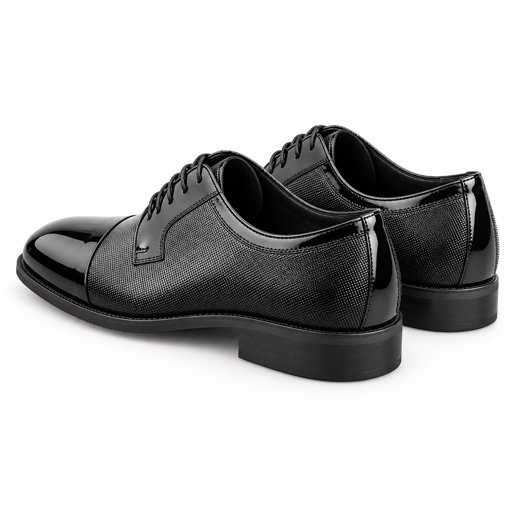 Paire de chaussures noires vue de l’arrière